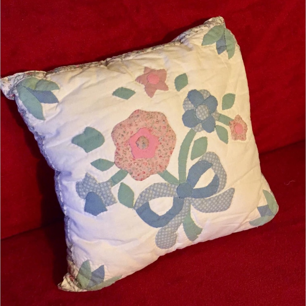 6235 VTG Decorative Throw Pillow Appliqued Florals Ribbon Washable Soft Pillow